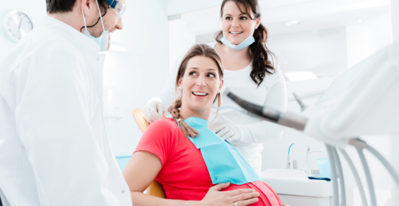 Dentista in gravidanza: consigli per curare i denti quando si aspetta un bambino
